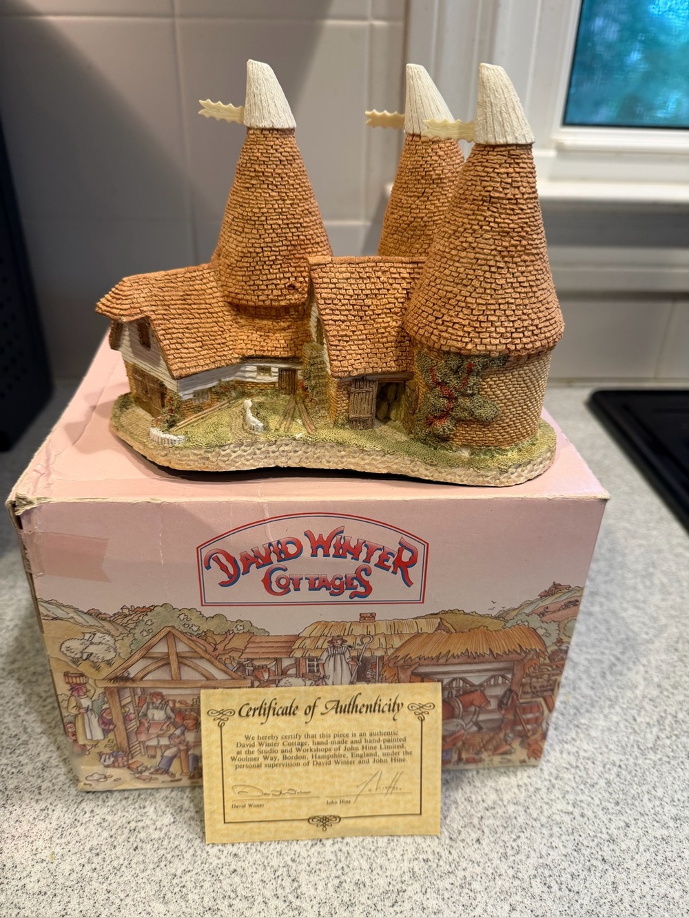 1981 David Winter Cottages Miniature Oast House - Original box and COA